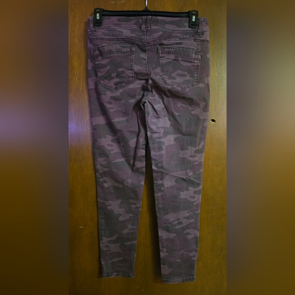 Democracy Wine Camo Print Jeans Size 10 - Picture 2 of 4